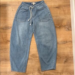 Women’s Mid Rise Pull-on Barrel Jeans